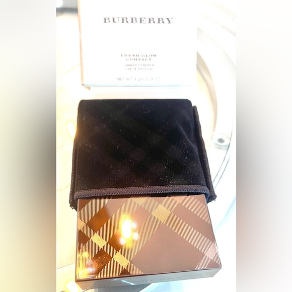 Burberry Gorgeous Compact Foundation Pressed powder NIB Fresh Glow Almond No 43 - Picture 5 of 11